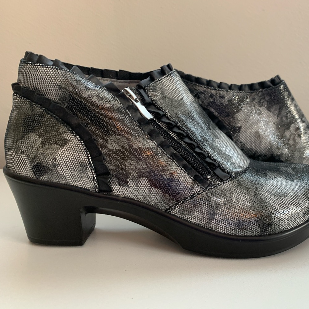 Alegría Ankle Booties